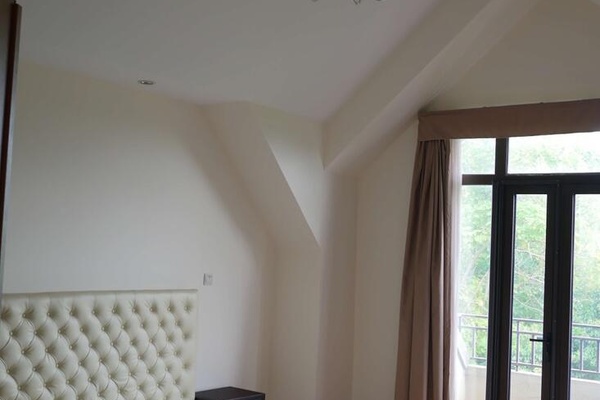 bedroom before restyling