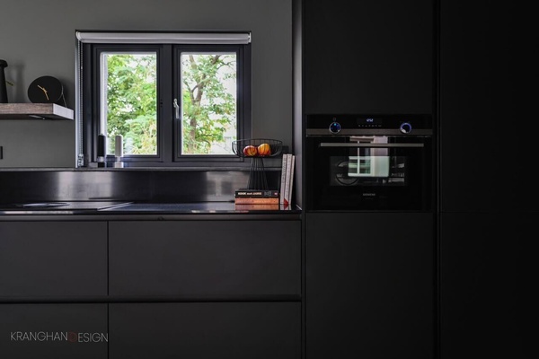 Black kitchen