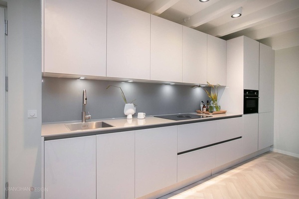 White minimalistic kitchen